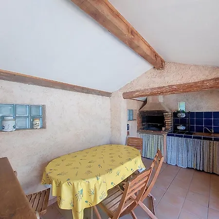 Сasa de vacaciones Mas Du Combaud-2 By Interhome